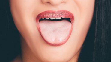 How To Clean Your Tongue With A Tongue Scraper?