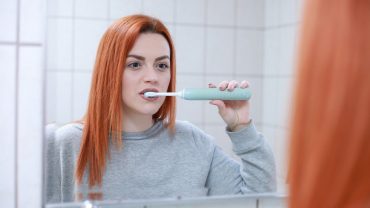 how to clean your own teeth like a hygienist